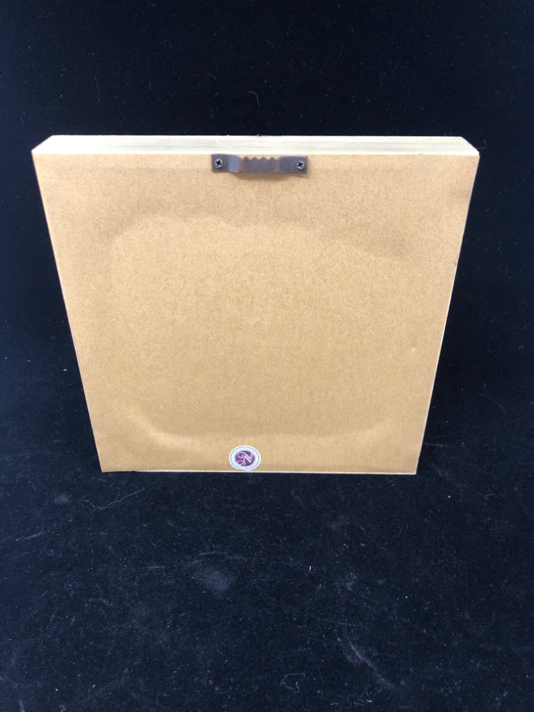 "BRUSH" SMALL WOODEN SQUARE SIGNS.