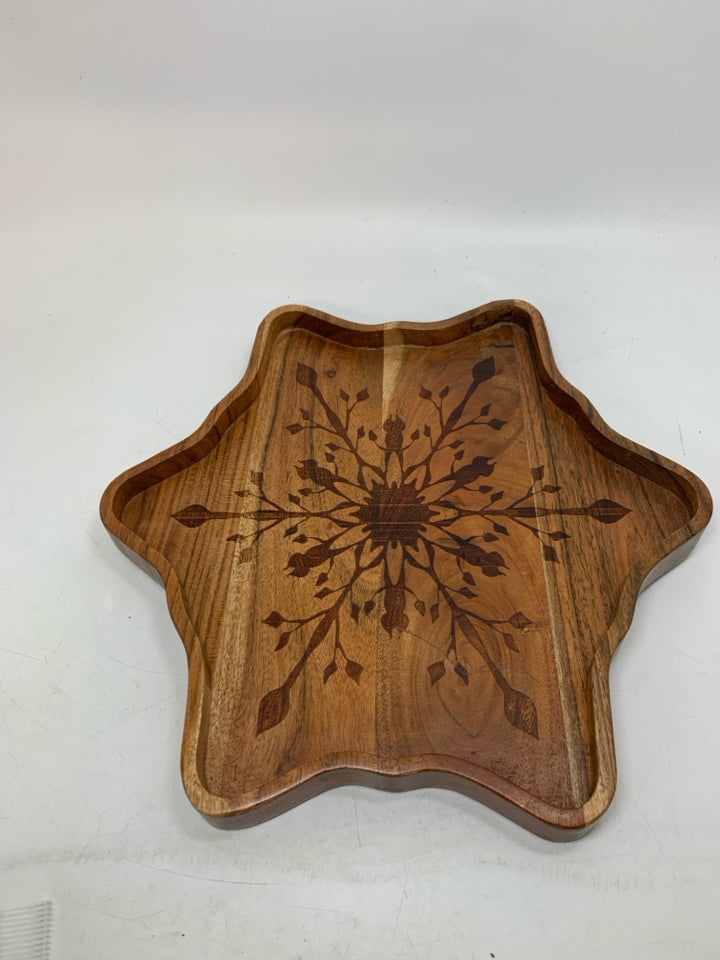 WOOD SNOWFLAKE SHAPED TRAY.
