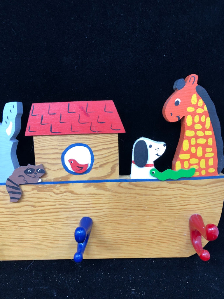 ANIMALS IN SHIP PEG HOOKS.