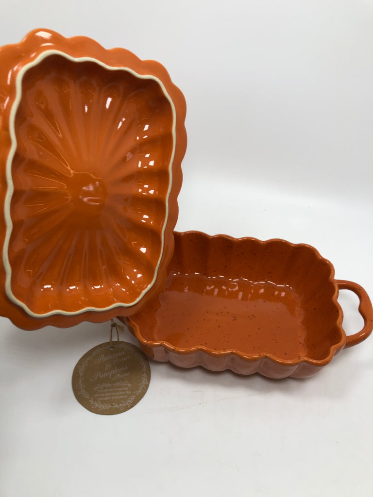 NWT PUMPKIN COVERED DISH.