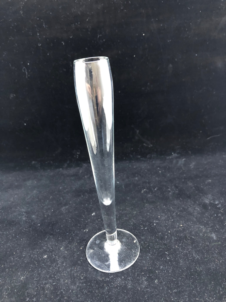 SKINNY FOOTED BUD VASE.
