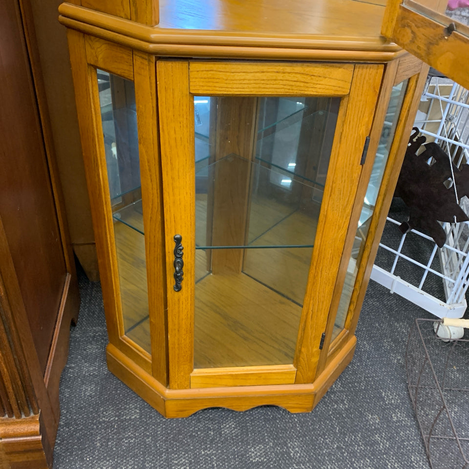 2-SECTION WOODEN CORNER CURIO CABINET W/LIGHT.
