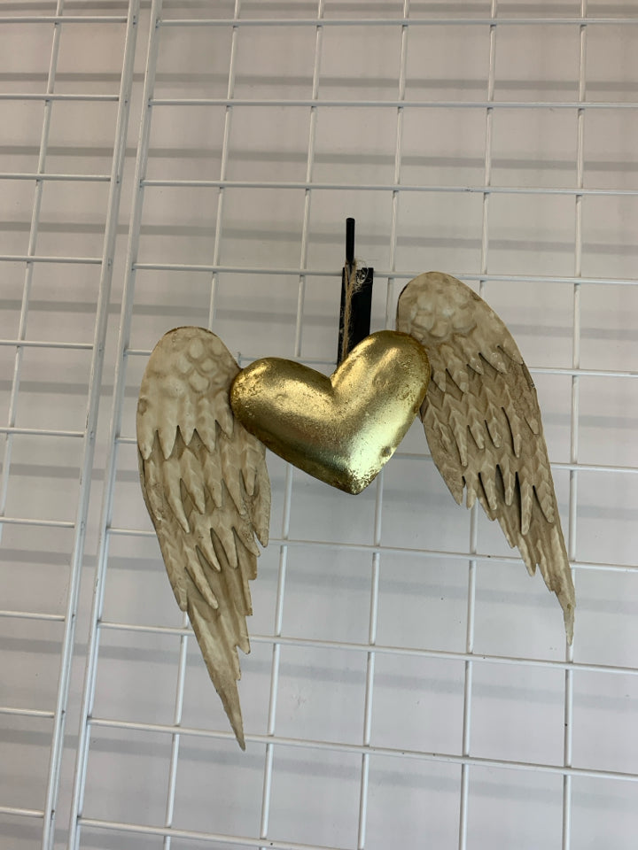 GOLD METAL HEART W/TIN WINGS WALL HANGING.