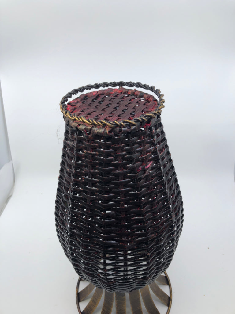 BLACK WOVEN METAL VASE.