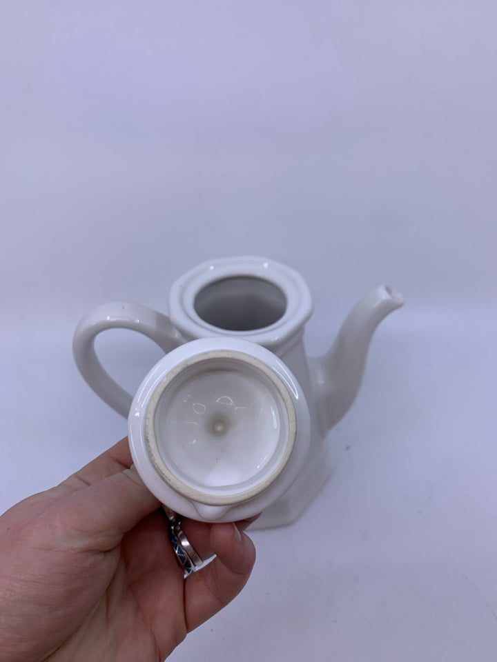 WHITE TEA POT.