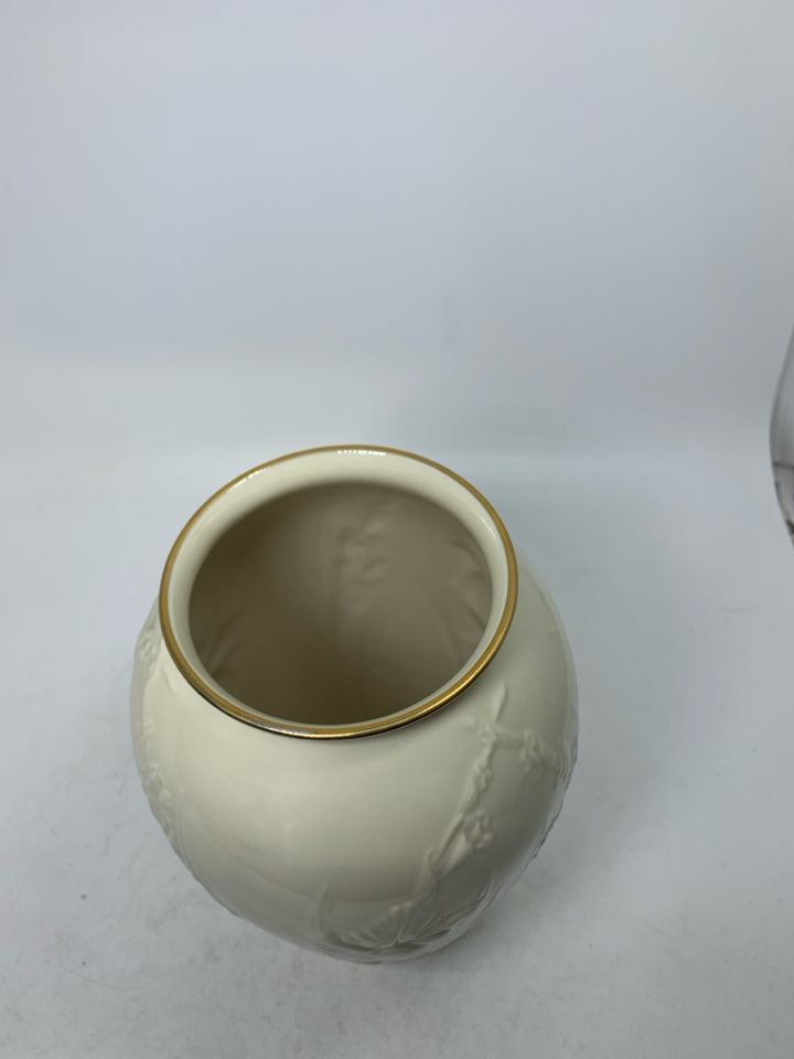 LARGE MASTERPIECE COLLECTION IRIS VASE W/ GOLD EDGE.