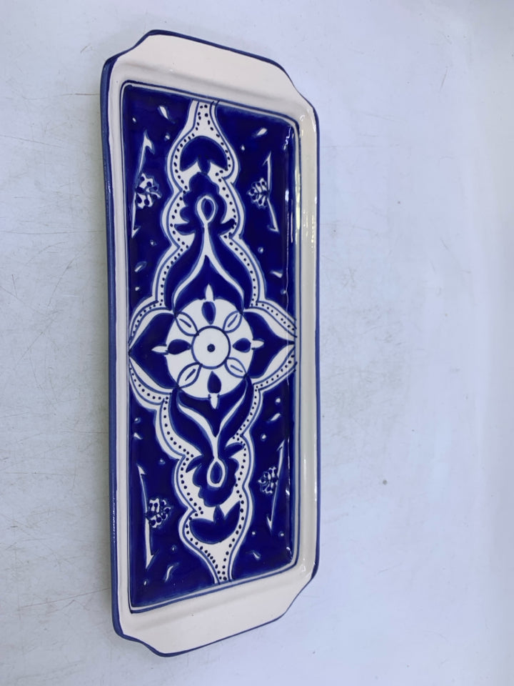 WHITE TRAY W/ COBALT BLUE DETAILS CERAMIC.