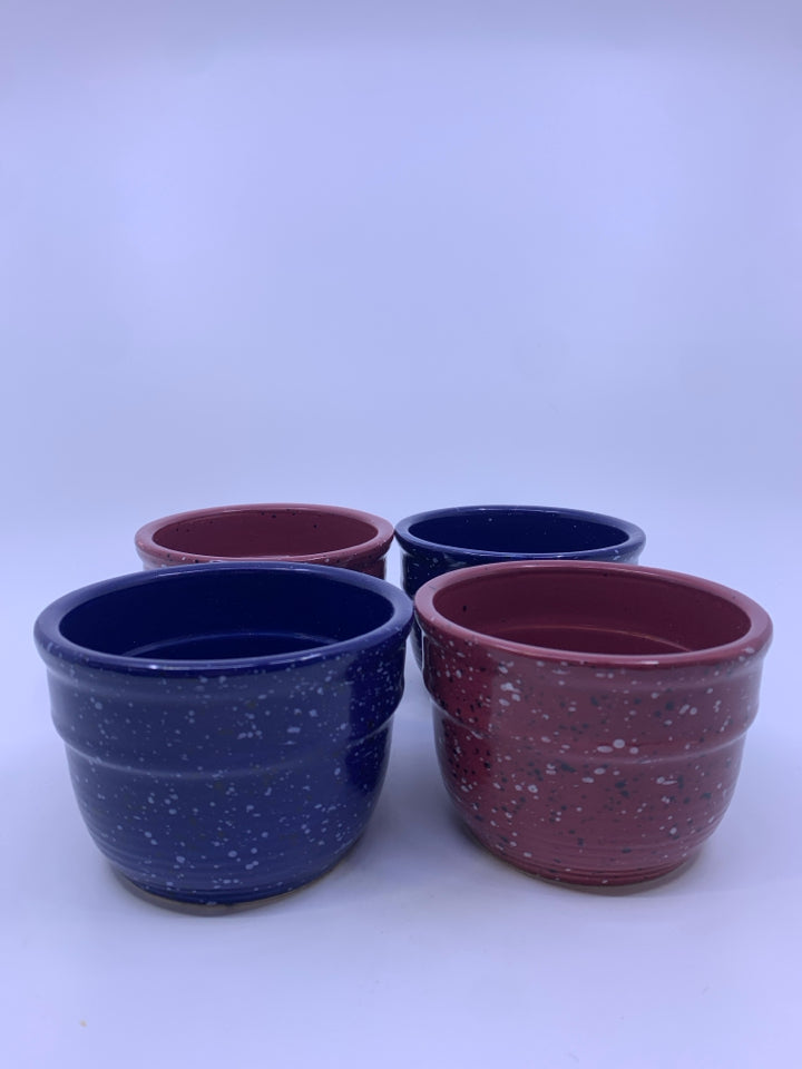 4 RED AND BLUE SPECKLED BOWLS IN BLACK METAL WIRE SERVER.