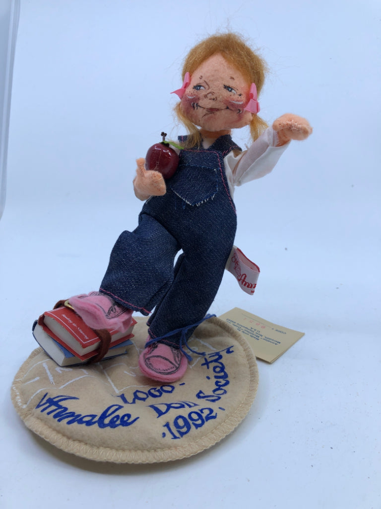 ANNA LEE SOCIETY DOLL LITTLE GIRL W BOOKS -1992.