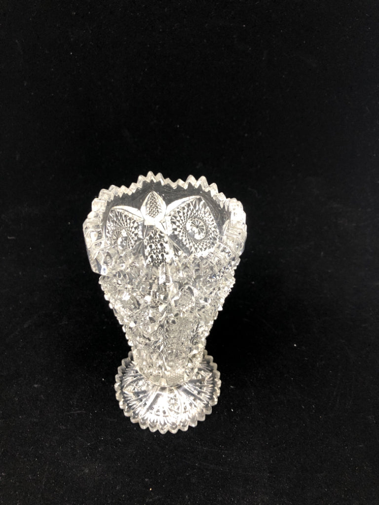 VTG FOOTED CUT GLASS VASE W/SAWTOOTH EDGE.
