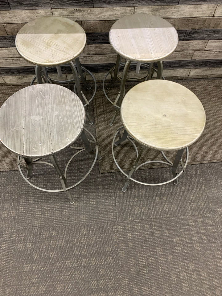 4 METAL TWISTED METALLIC BAR STOOL PAINTED SILVER.