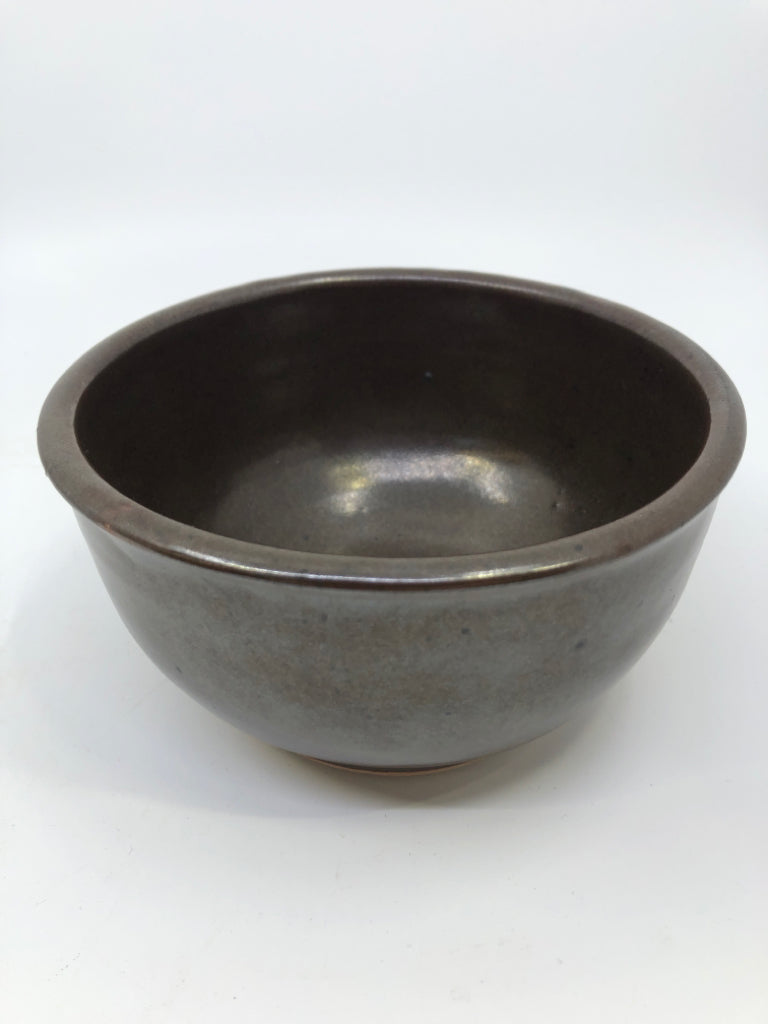 DARK BROWN POTTERY BOWL.