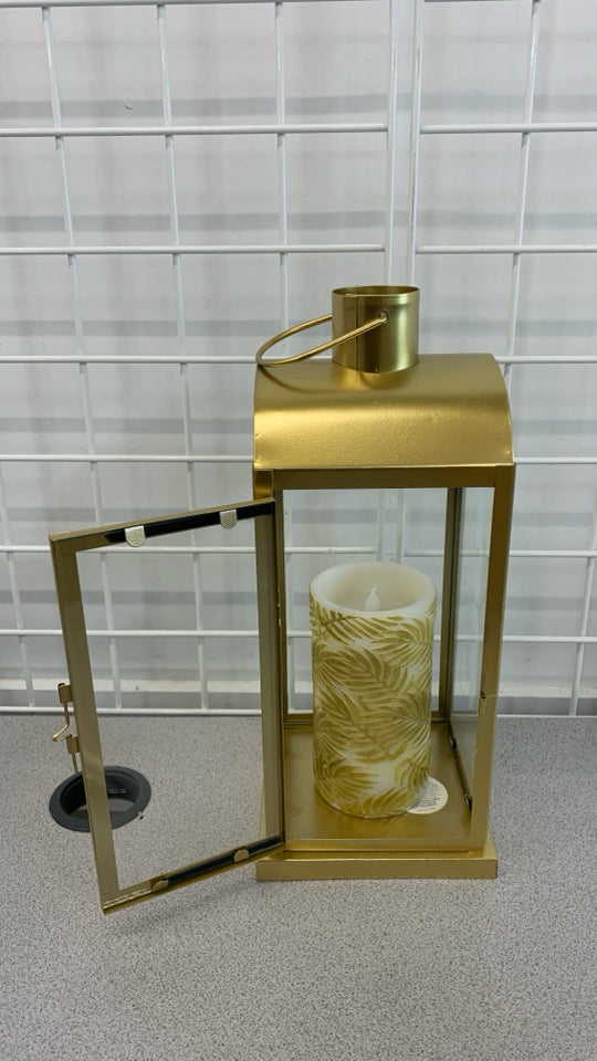 GOLD METAL LANTERN W/LED CANDLE.
