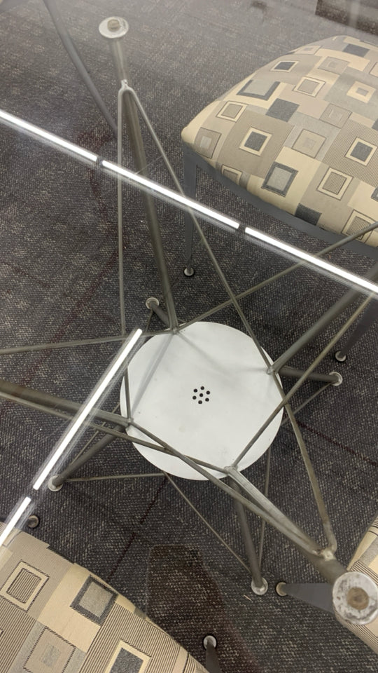 GLASS-TOP METAL TABLE WITH 4 CHAIRS.