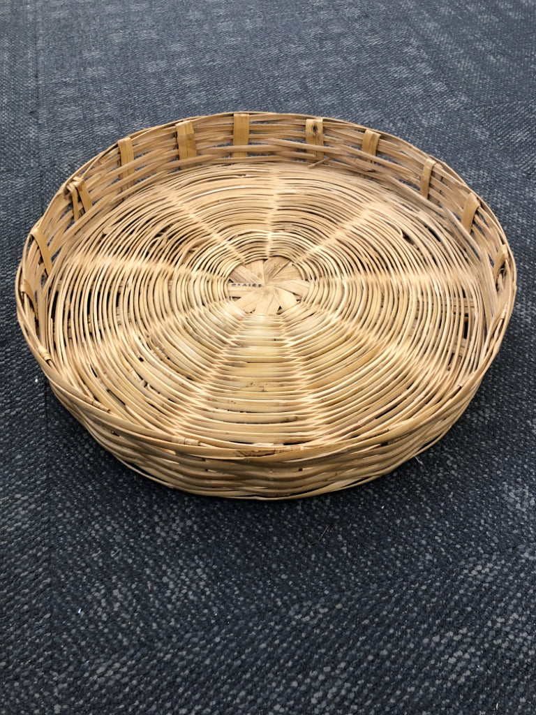 WOVEN WICKER TRAY.