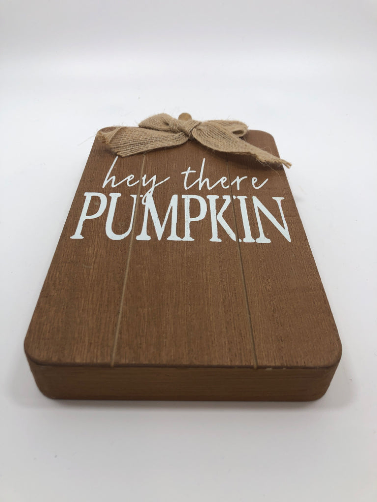 TALL "HEY THERE PUMPKIN" WOOD BLOCK SIGN W/BURPLAP BOW.