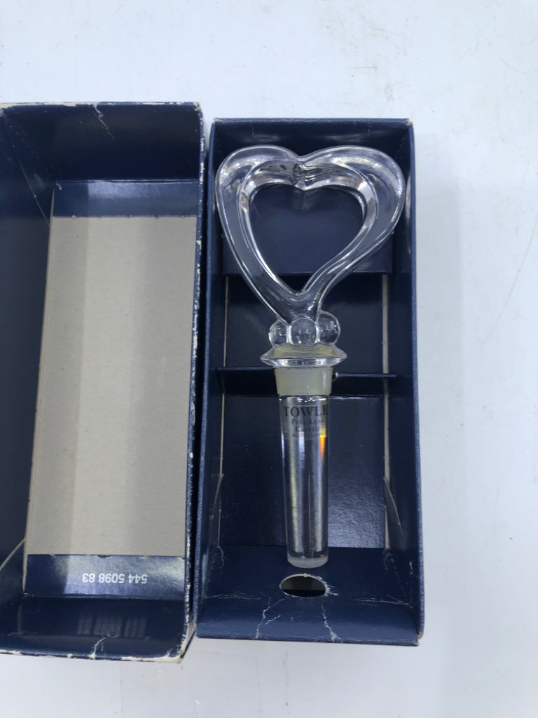 GLASS HEART SHAPED WINE BOTTLE STOPPER.