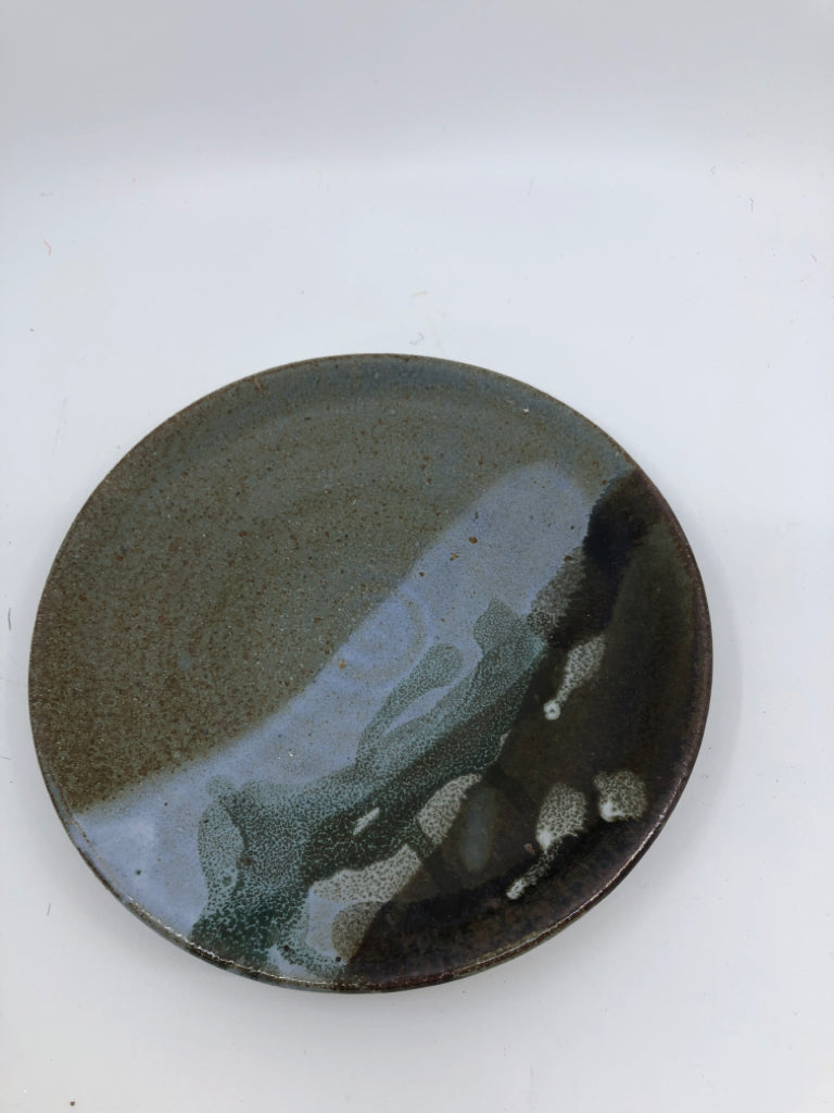 BROWN W BLUE STRIPE POTTERY PLATE.