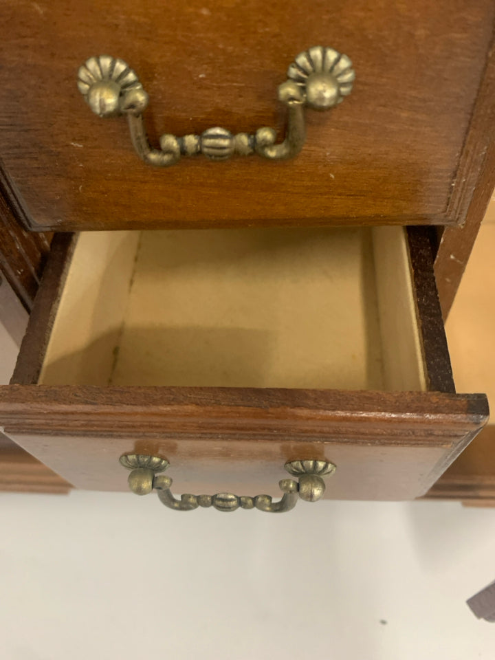 DARK WOOD JEWELRY/MUSIC BOX.