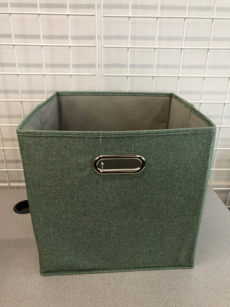 GREEN FABRIC STORAGE TOTE.
