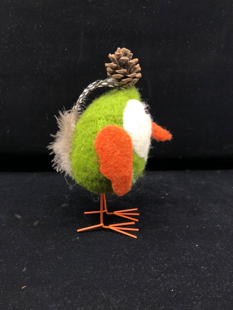 SMALL GREEN FELT BIRD.