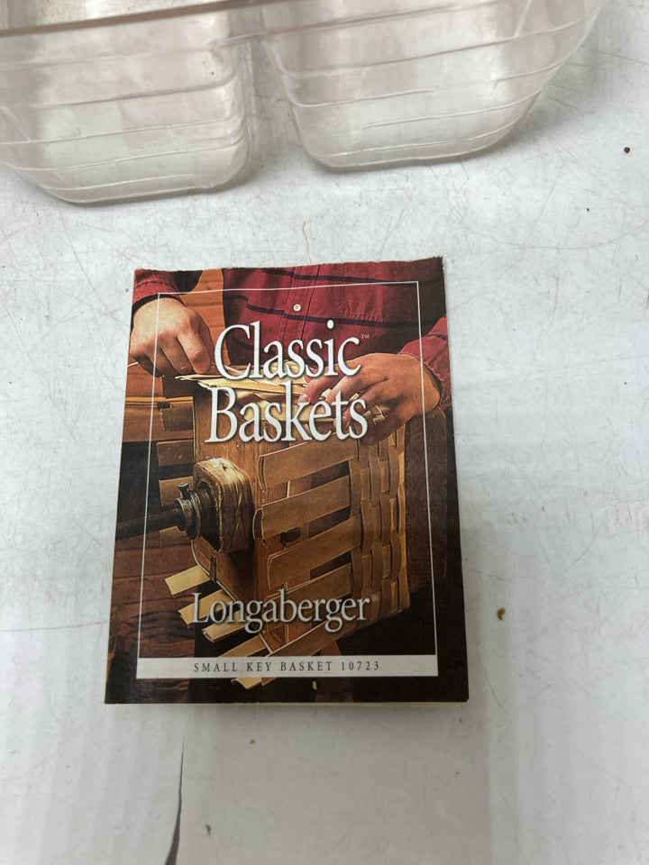 VTG SMALL KEY BASKET W/ DIVIDED PROTECTOR 2001.