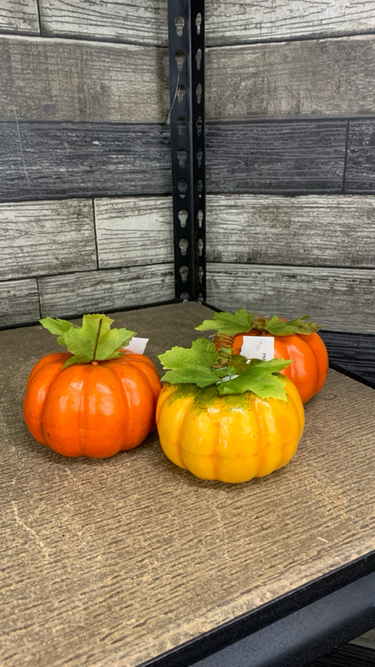 3 FOAM PUMPKINS DECOR.