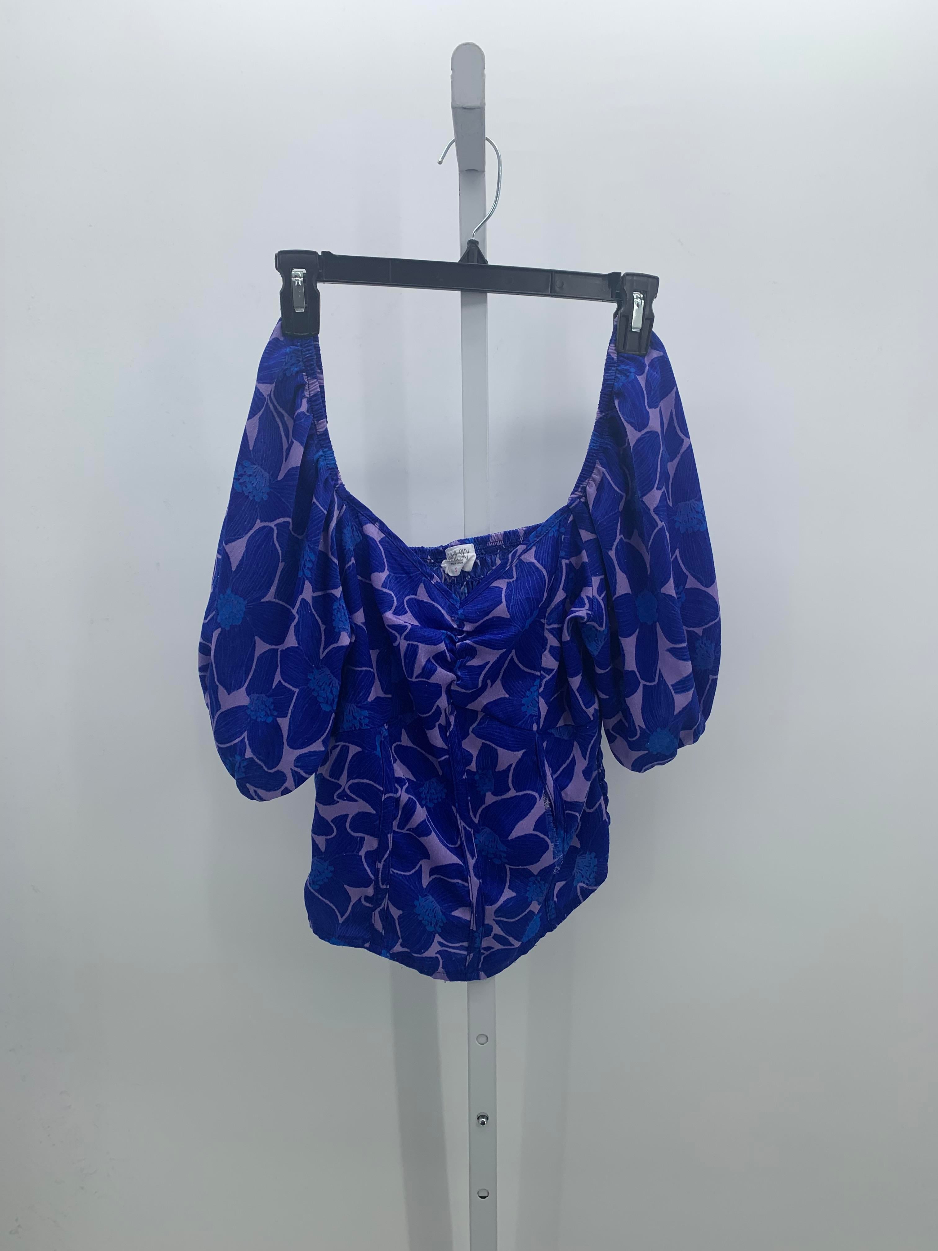 Size Small Juniors Short Sleeve Shirt