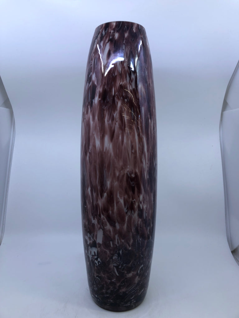 LARGER PURPLE AND WHITE BLOWN GLASS VASE.