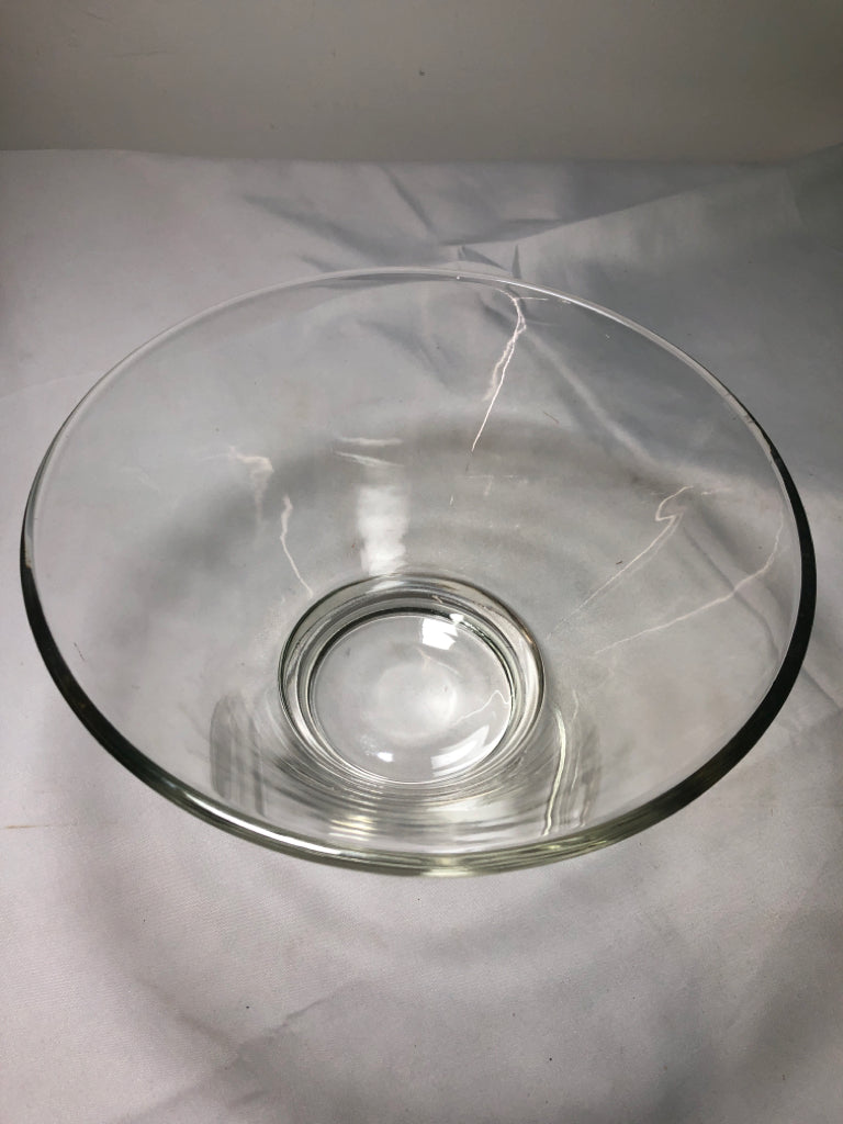 HEAVY FOOTED CLEAR GLASS SALAD BOWL.