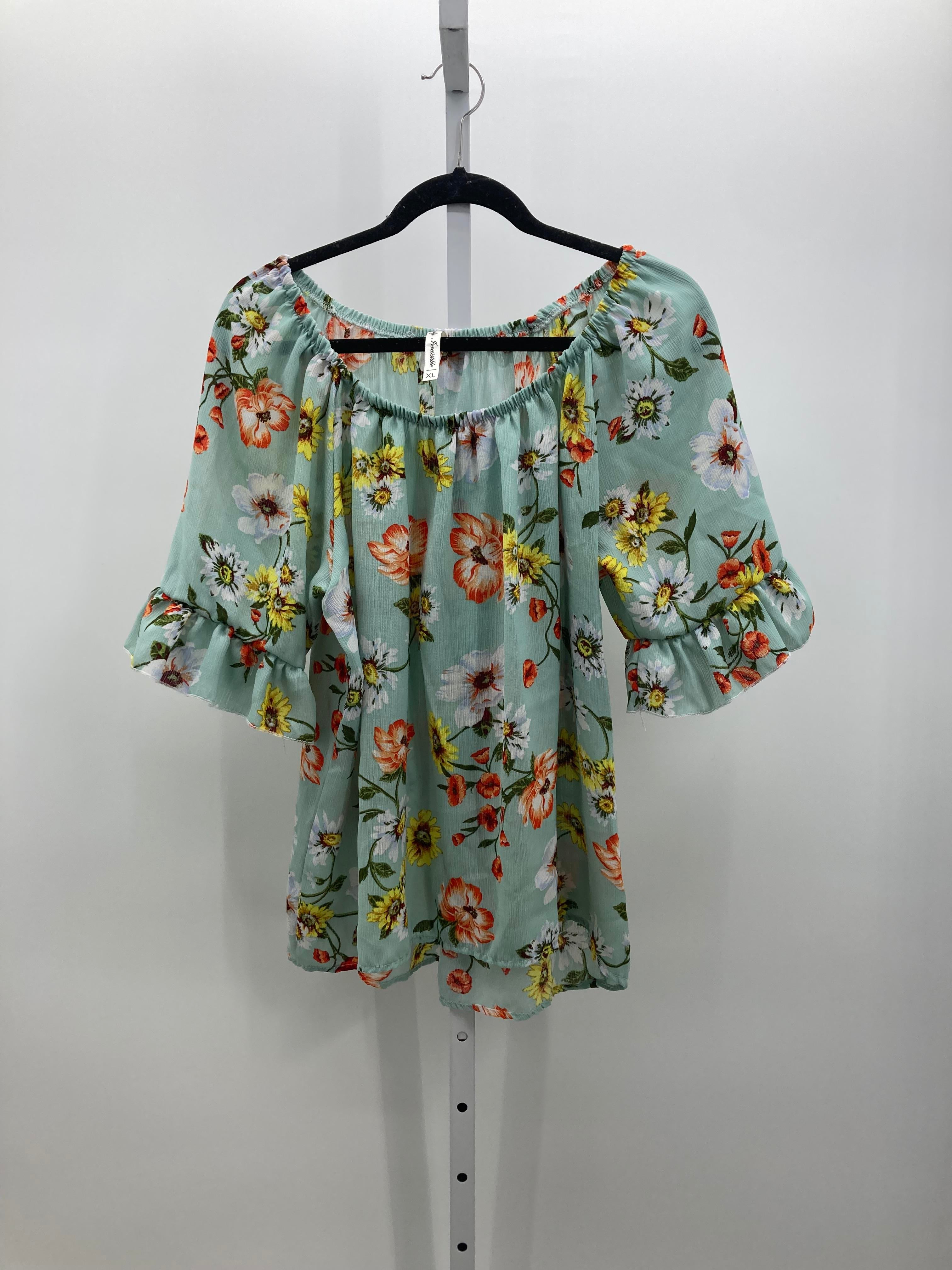 Size Extra Large Misses Short Sleeve Shirt