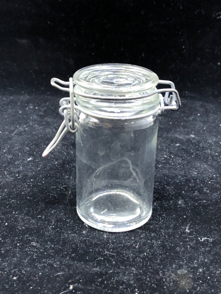 GLASS JAR W LID.