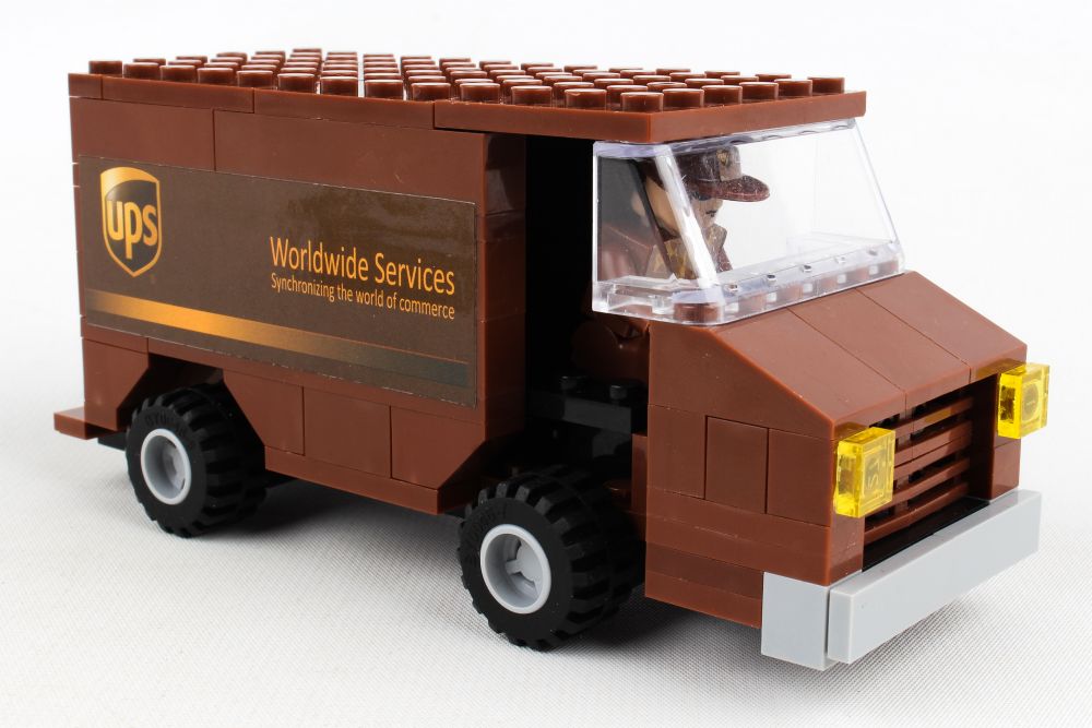 New - 122pc UPS Package Car Construction Toy