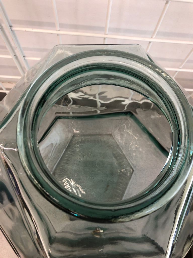 JUMBO STRUCTURAL GLASS DRINK DISPENSER.