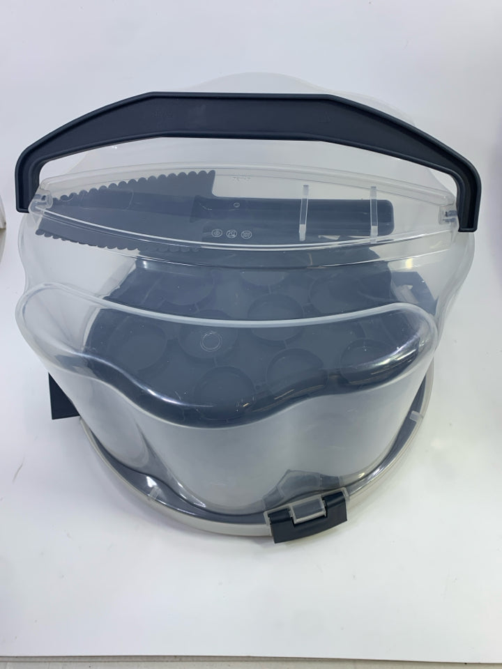 CUPCAKE & CAKE HOLDER W/KNIFE & PLASTIC COVER.