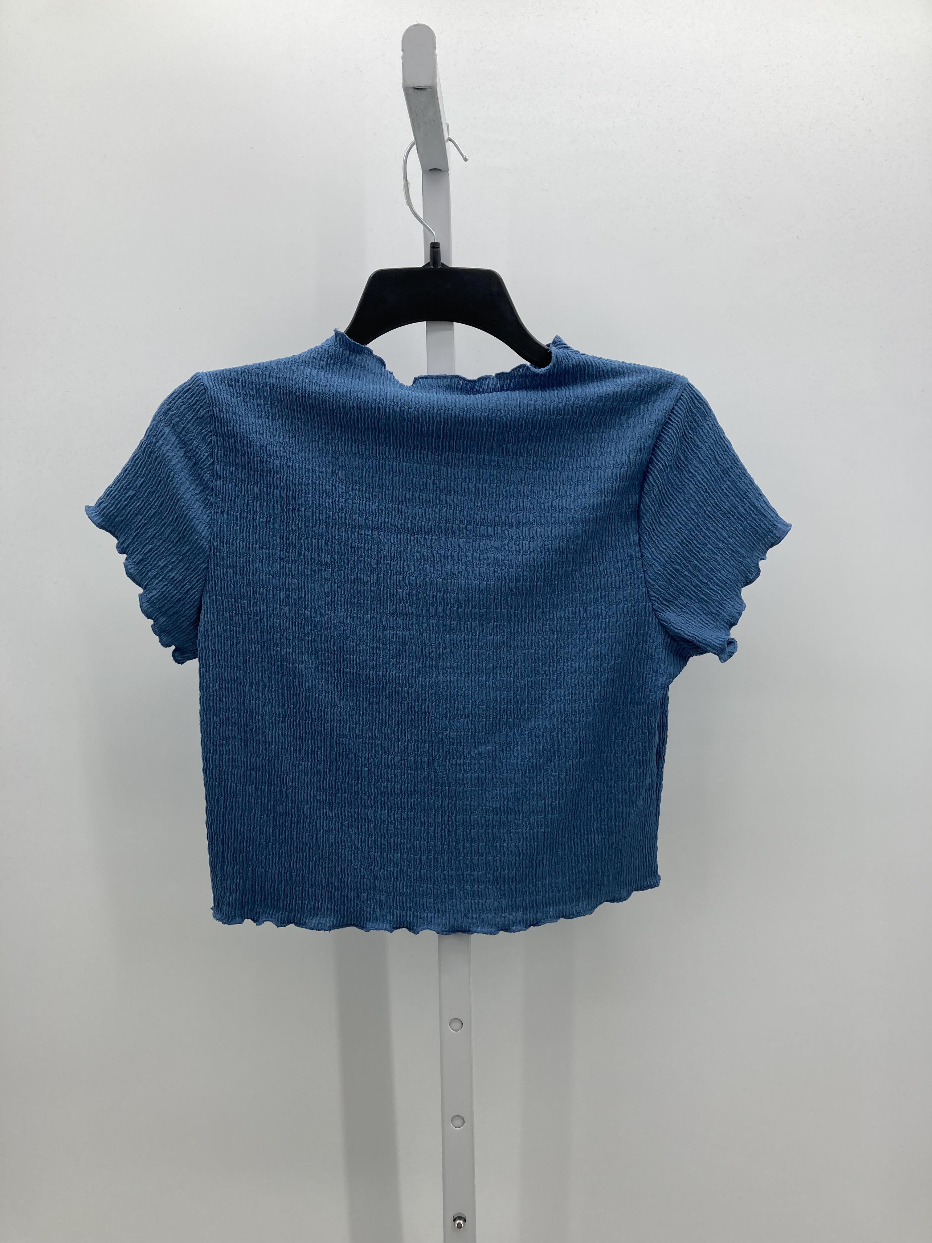 Size Medium Juniors Short Sleeve Shirt
