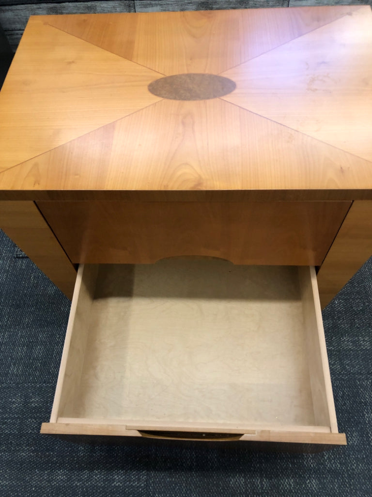 BLONDE WOOD MODERN STYLE NIGHT STAND W 2 DRAWERS.