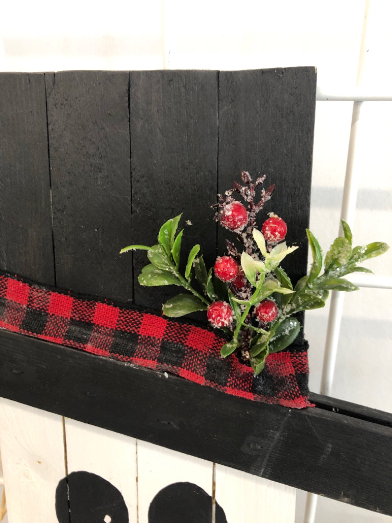 DOUBLE-SIDED SNOWMAN/SCARECROW DECOR.