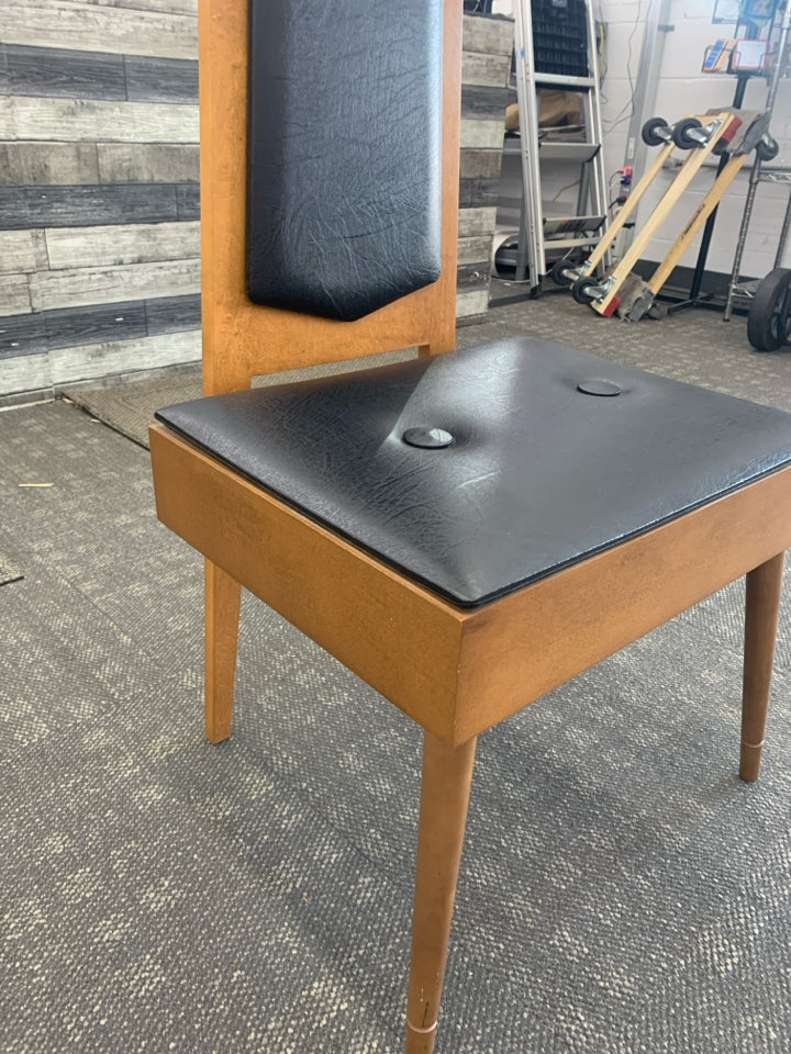 VTG VALET CHAIR W STORAGE.
