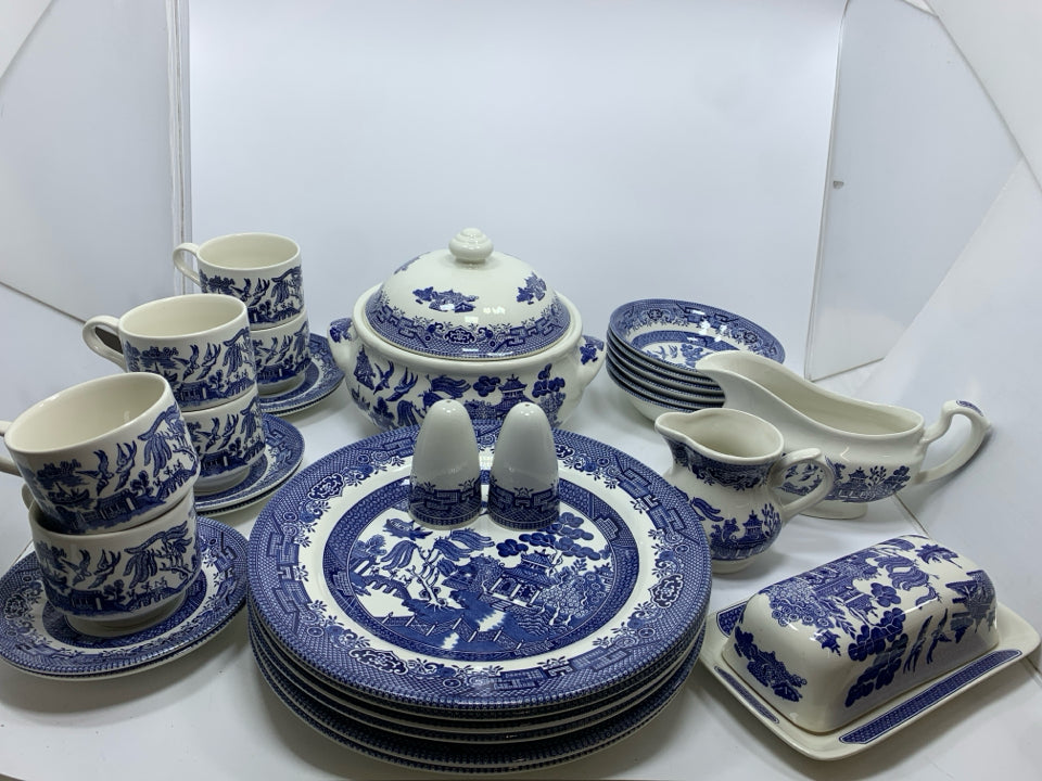 30PC CHURCHILL BLUE WILLOW SET SERV FOR 6.