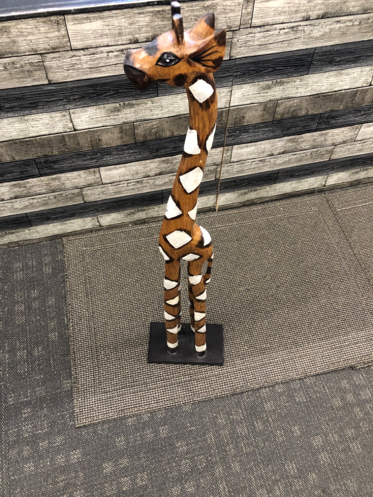 TALL WOOD GIRAFFE.