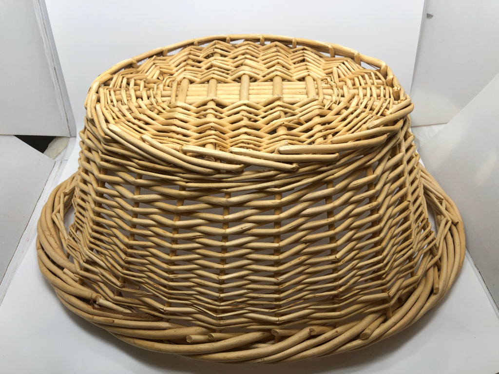 LG LIGHT WOOD BASKET W/HANDLES.