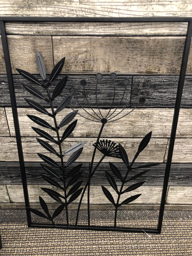 BLACK METAL DANDELION AND LEAVES WALL HANGING.