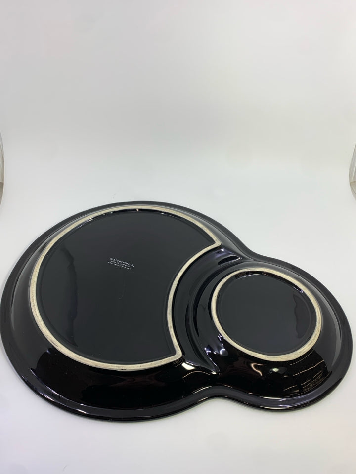 BLACK DIVIDED SERVING PLATTER.
