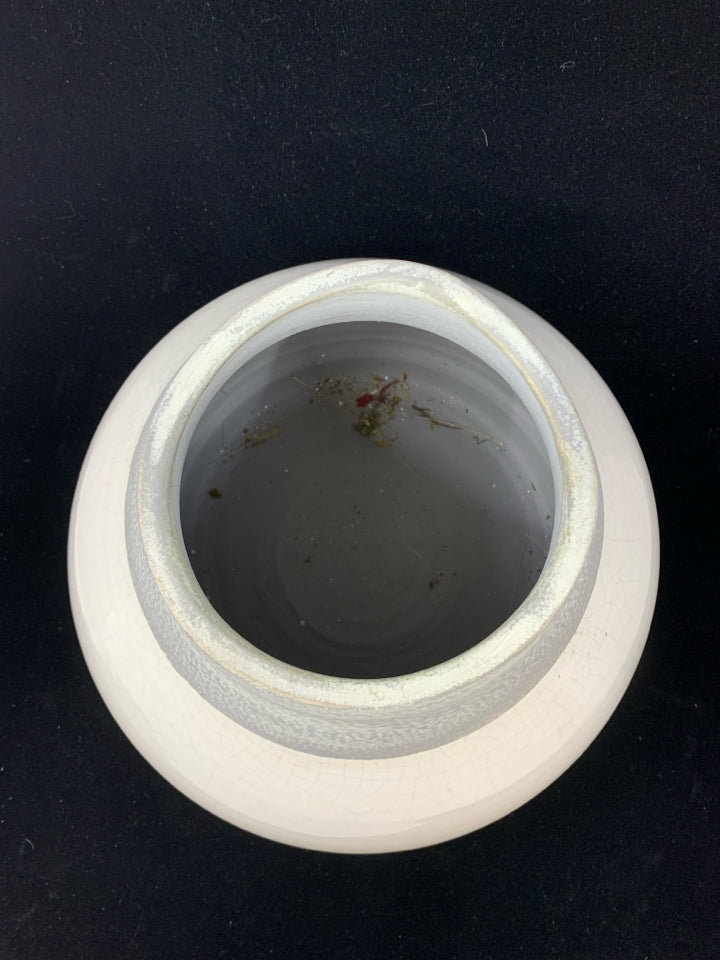 CREAM/GREY PORCELAIN VASE.