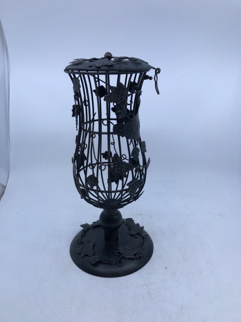 BLACK/GRAY METAL CORK HOLDER WITH LID.