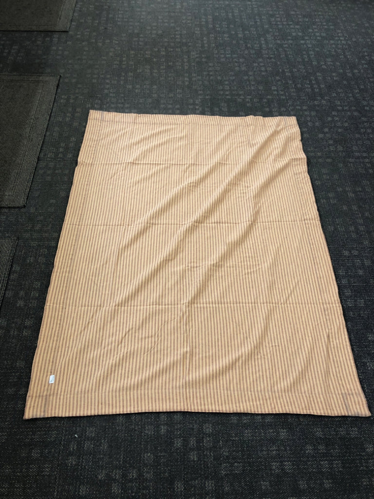 PRIMITIVE PARK DESIGNS AMERICAN FLAG TABLECLOTH.