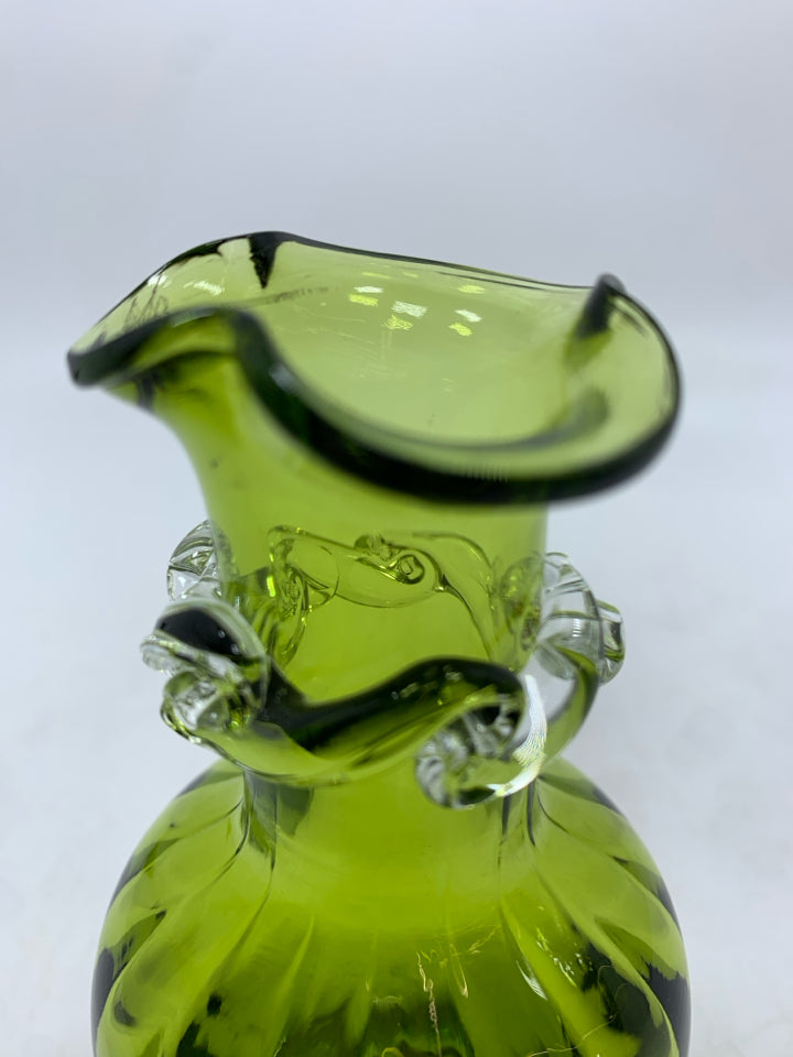 GREEN BLOWN GLASS BUD VASE W/RUFFLE EDGE.