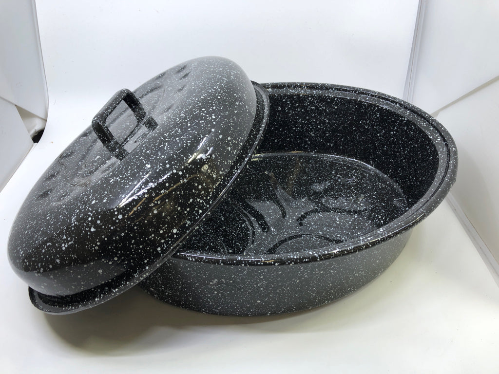 BLACK AND WHITE SPECKLED ROASTER PAN.