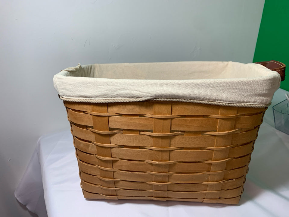 2009 BASKET W CREAM LINER AND HANDLES+ BUCKLE.